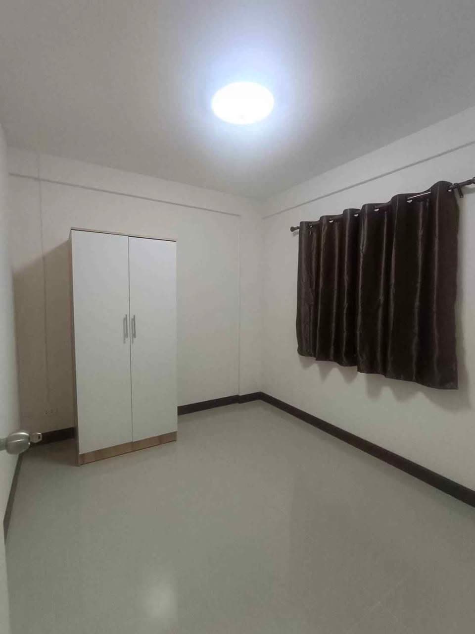 2 ห้องนอน · 1 ห้องน้ำ · อพาร์ทเมนท์ 4